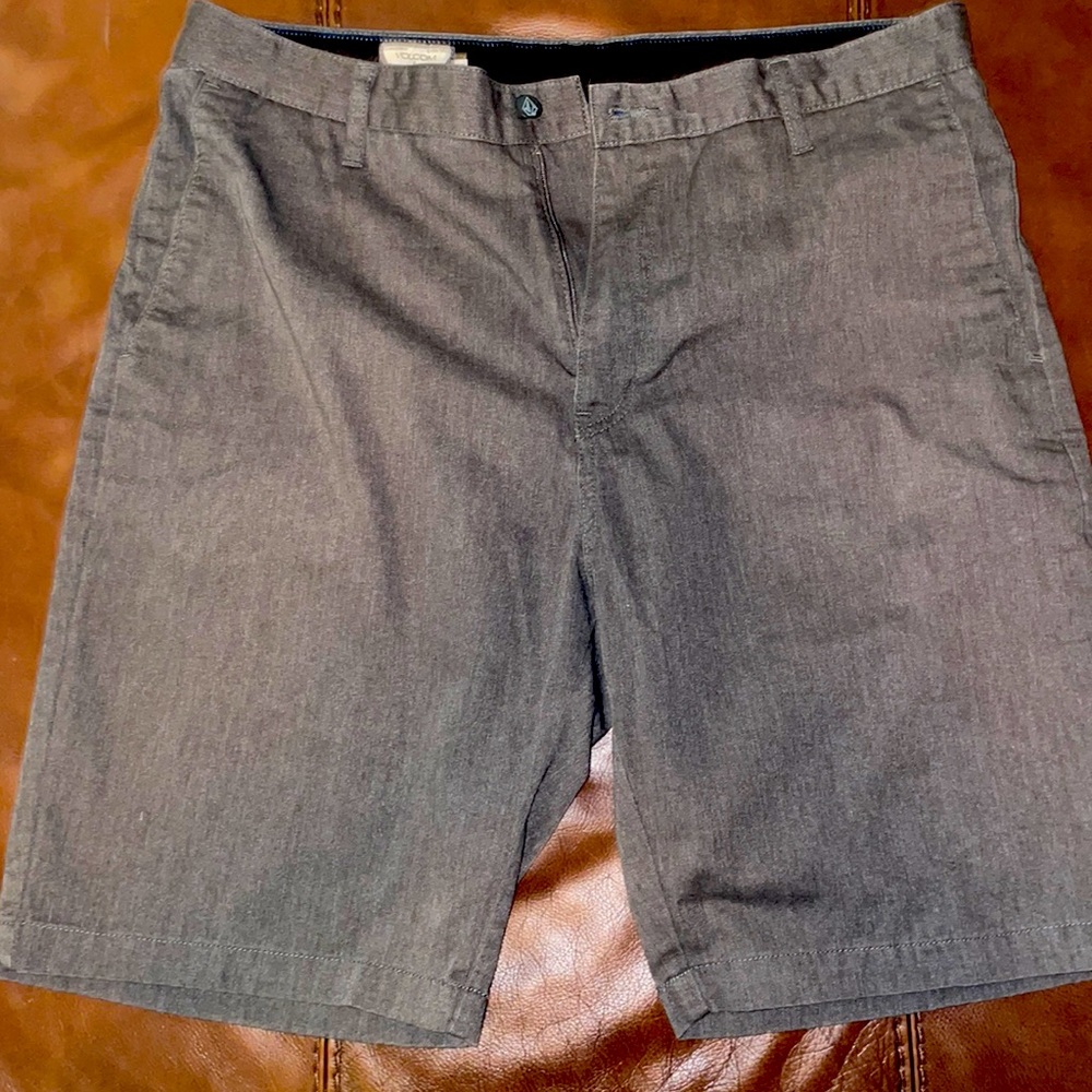 Men’s Volcom shorts, size 36